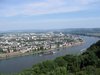Blick vom Aussichtsbauwerk auf den Rhein