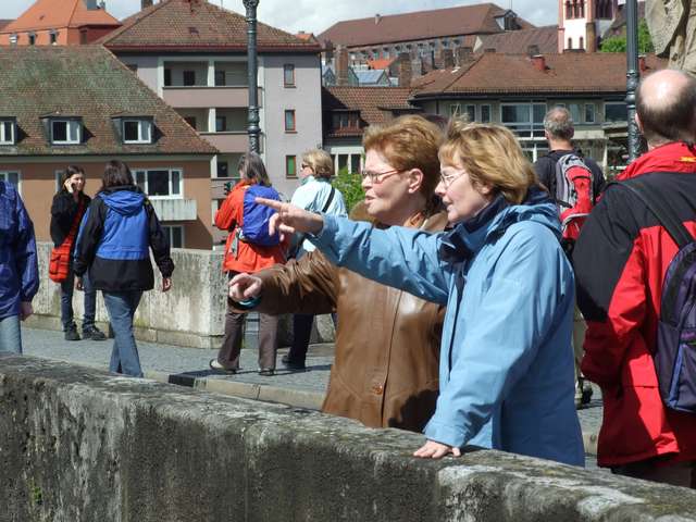 Helga und Anke auf der Marienbrücke