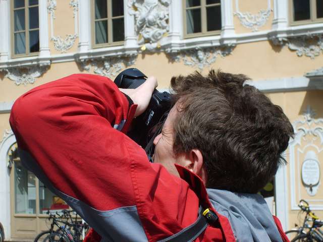 Helmut mit Fotoapparat