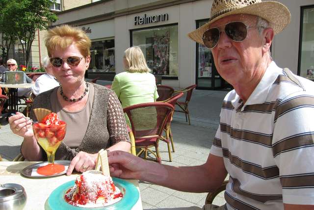 Helga und Horst mit Eis