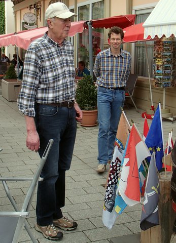 Horst und Helmut am Souvenirladen