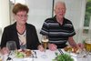 Helga und Horst mit Salatteller