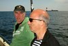 Tom und Rainer an der Reling vor dem Kieler Leuchtturm