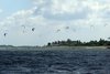 Kitesurfer am Strand von Laboe
