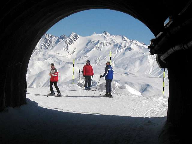 Frank, Anke und Martin hinter dem Tunnel