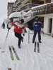 Frank und Martin schnallen die Ski an