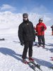 Helmut mit Skiern an der Moosfluh