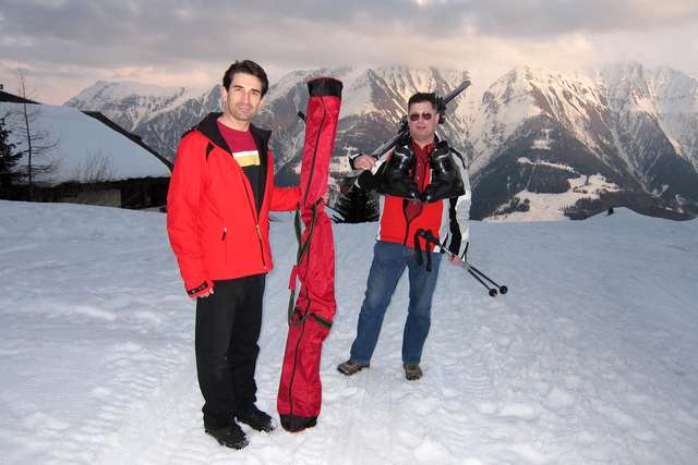Frank und Martin mit Skiern