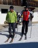 Anke und Martin auf Skiern vorm Skiraum