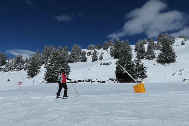 Martin wartet auf der Hohfluh-Piste