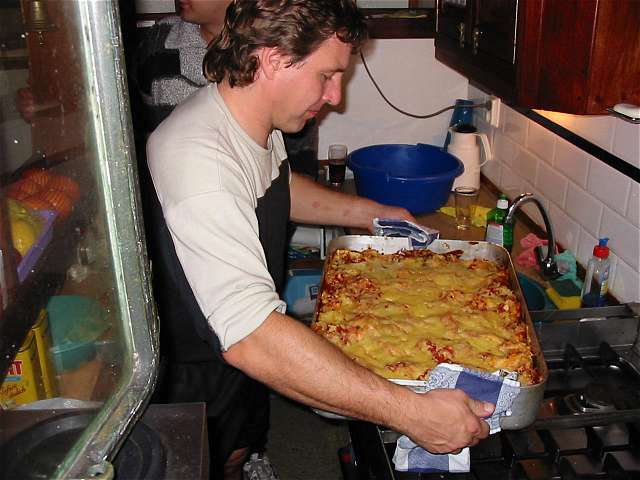 Guido mit Lasagne