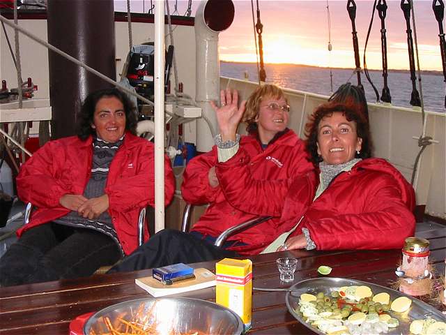Petra, Anke & Carla vor untergehender Sonne