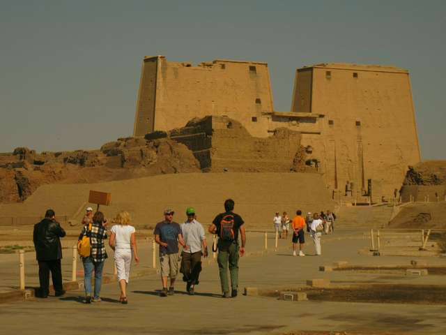 Der Pylon des Tempels von Edfu