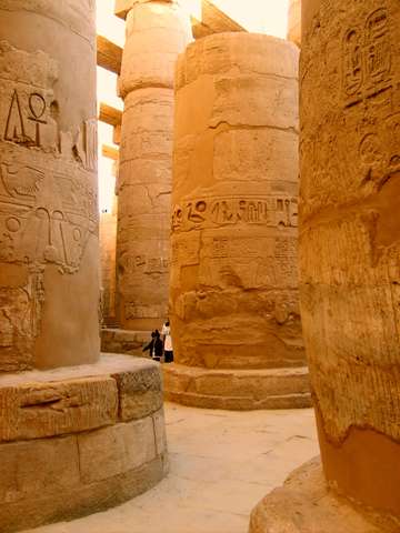 Sulen im Sulensaal des Karnak-Tempels