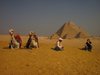 Anke und der Kamelfhrer vor den Pyramiden