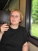 Anke mit Rotwein im Zug