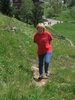 Anke klettert den Weg zum Alpmuseum hinauf
