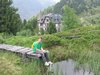 Helmut auf dem Steg am Teich des Alpengartens