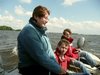 Anke, Helmut und Max im Segelboot