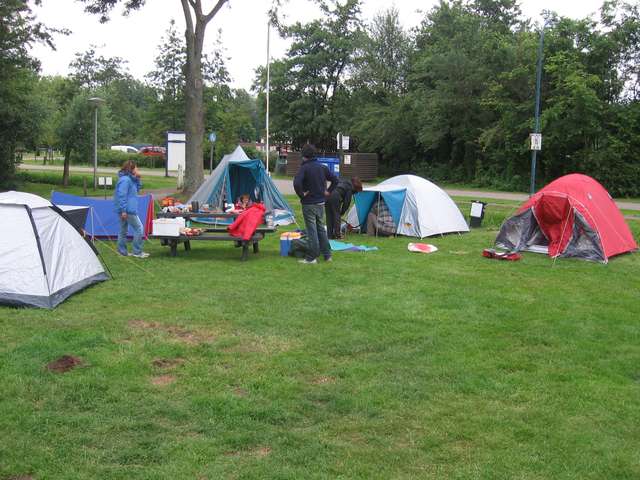 Zelte auf dem Campingplatz in Mijnden