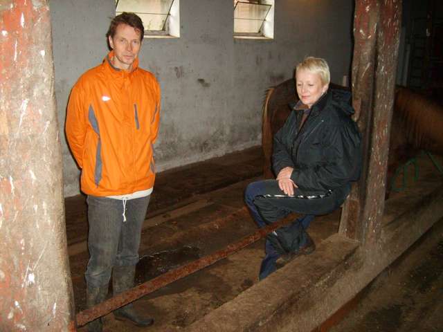 Helmut und Regine in der Scheune