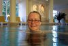 Anke im Pool vom Hotel Hanseatic