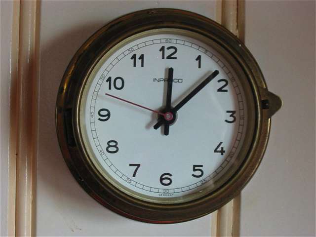 Uhr in Messe zeigt 
