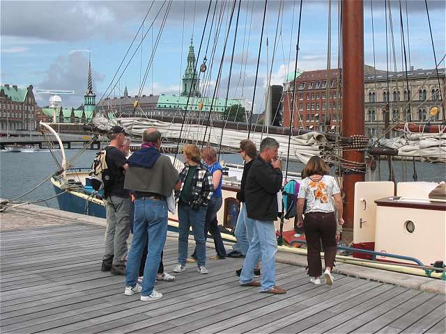 Gruppe vorm Schiff in Kopenhagen