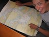 Max zeigt Kiel auf der Ostseekarte