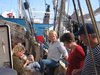 Jrgen, Claudia, Anke Sabine und Tom an Deck der Luciana im Hafen von Marstal