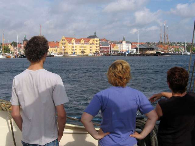 Max, Anke und Jutta vor Svendborg