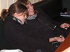 Franziska und Alexandra mit dem iPod