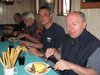 Tom, Wolfgang, Takis und Udo beim Lasagne-Essen