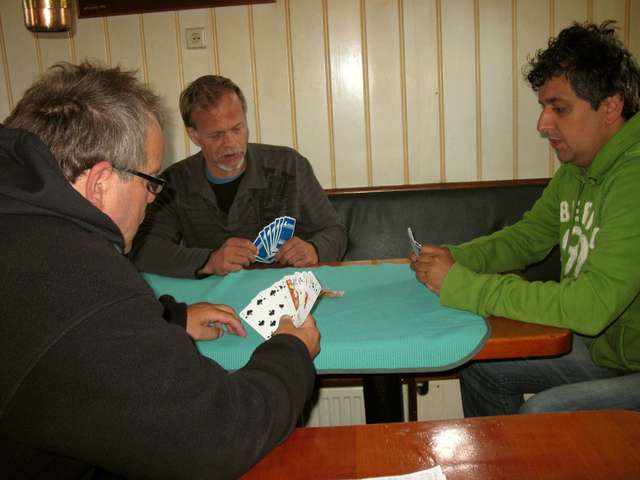 Gerald, Erwin und Branko beim Skat