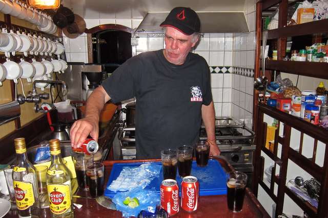 Tom mixt Cola-Rum