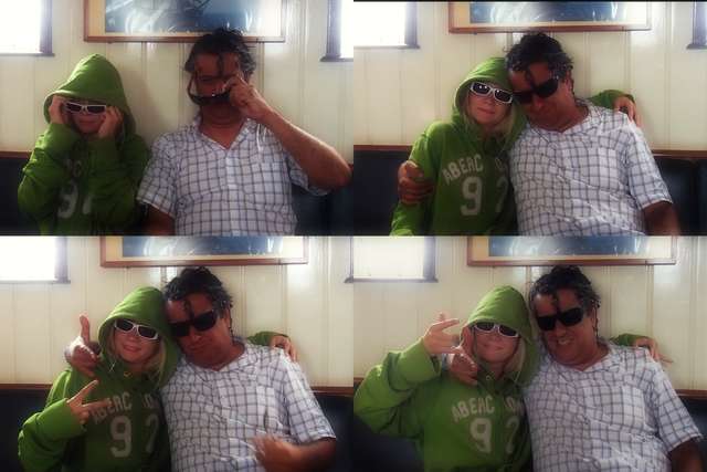 Antonia und Branko mit Sonnenbrillen