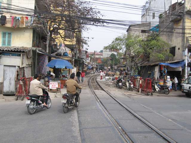 Bahnbergang in Hanoi