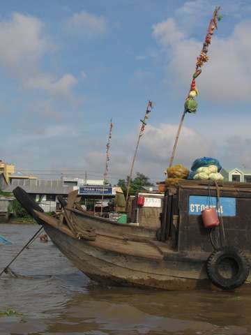 schwimmende Ladenkette auf dem Cai Rang floating market