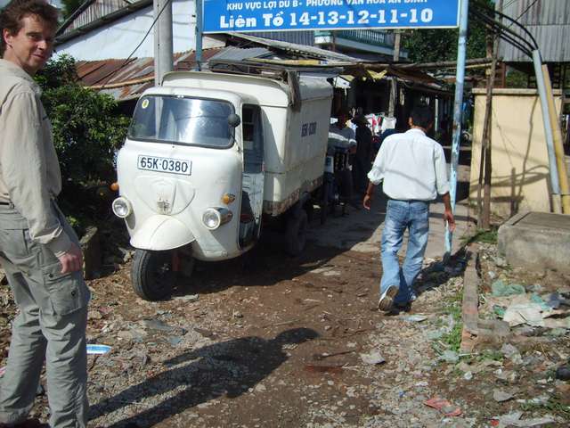 Transportfahrzeug auf dem Weg zur Reisnudel-Produktion