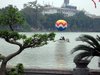 Setzen der Ballon ber dem Hoan Kiem Lake