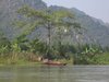 Boot am Ufer des Yen Vi River