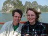 Helmut und Anke vor Inseln der Halong Bay