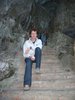 Helmut auf Treppe vor Grotte