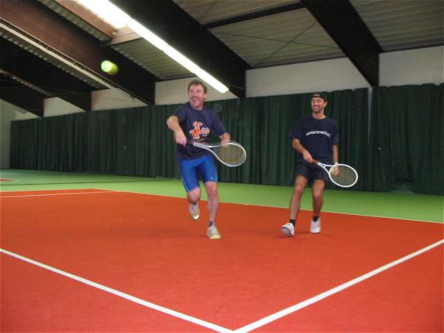 Bernd mit vollem Einsatz beim Tennis