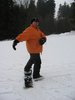 Achim mit Aufwrmbungen auf dem Snowboard