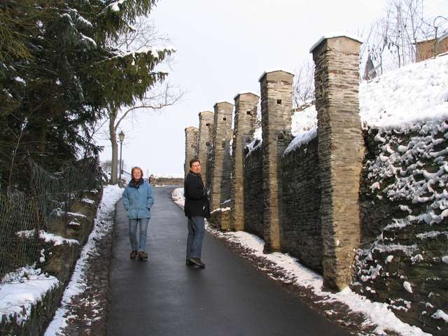 Anke und Martin auf dem Weg zur Burg