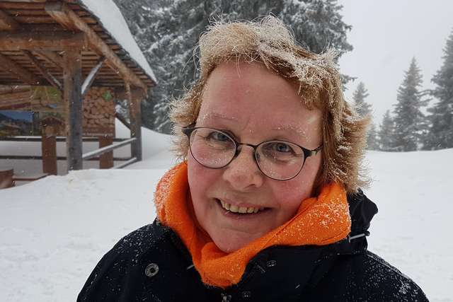 Anke mit Schnee in Haaren