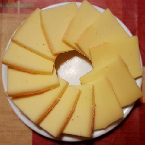 Teller mit Reclette-Käse