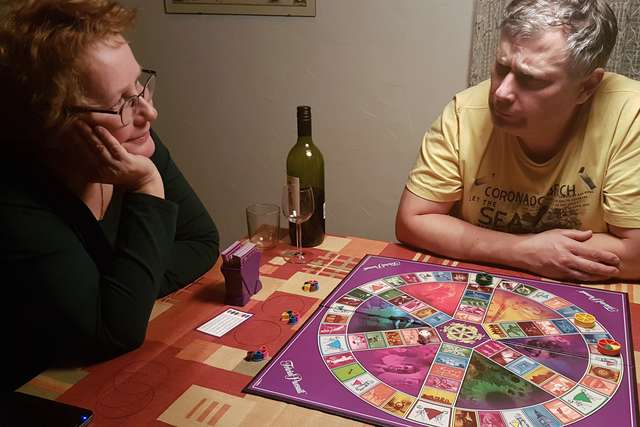 Anke und Martin beim Trivial Pursuit