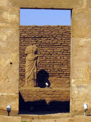 Isis-Statue in der Kapelle von Sarapis in Luxor